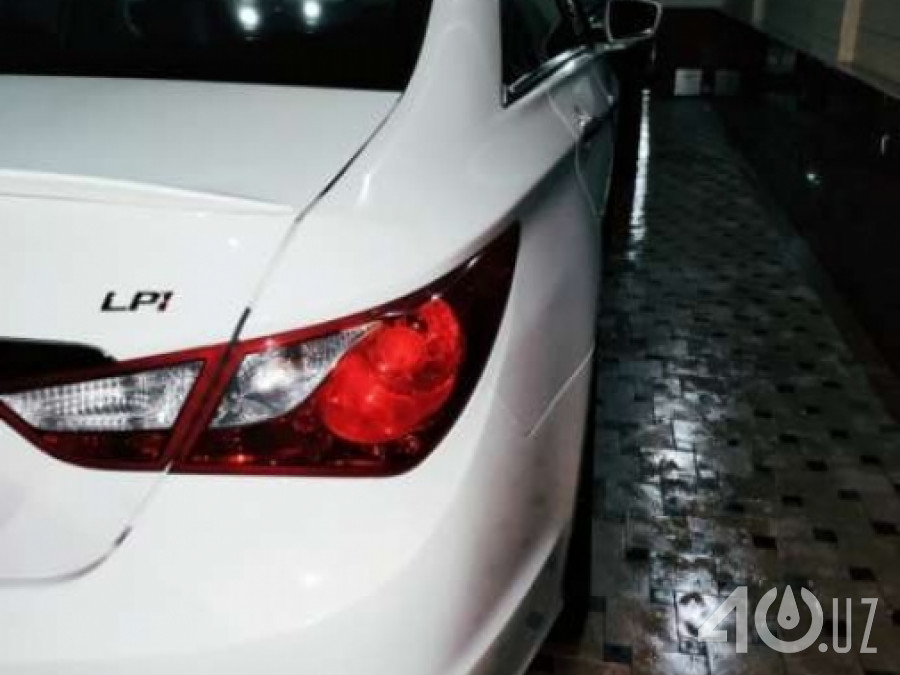 Hyundai Sonata VI (YF)