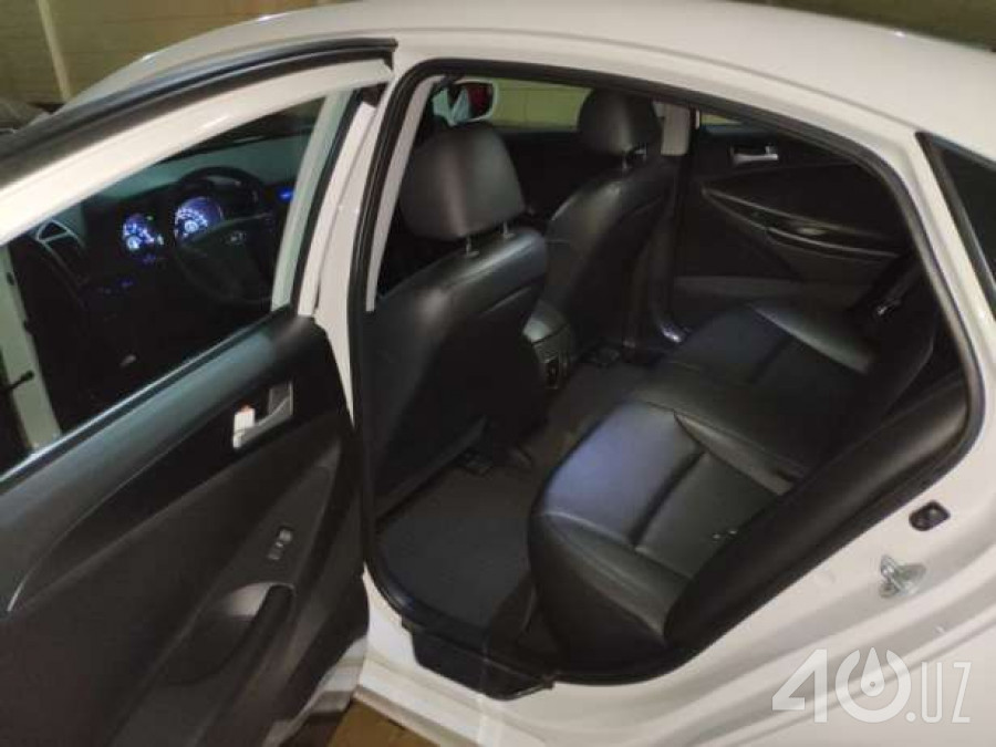 Hyundai Sonata VI (YF)
