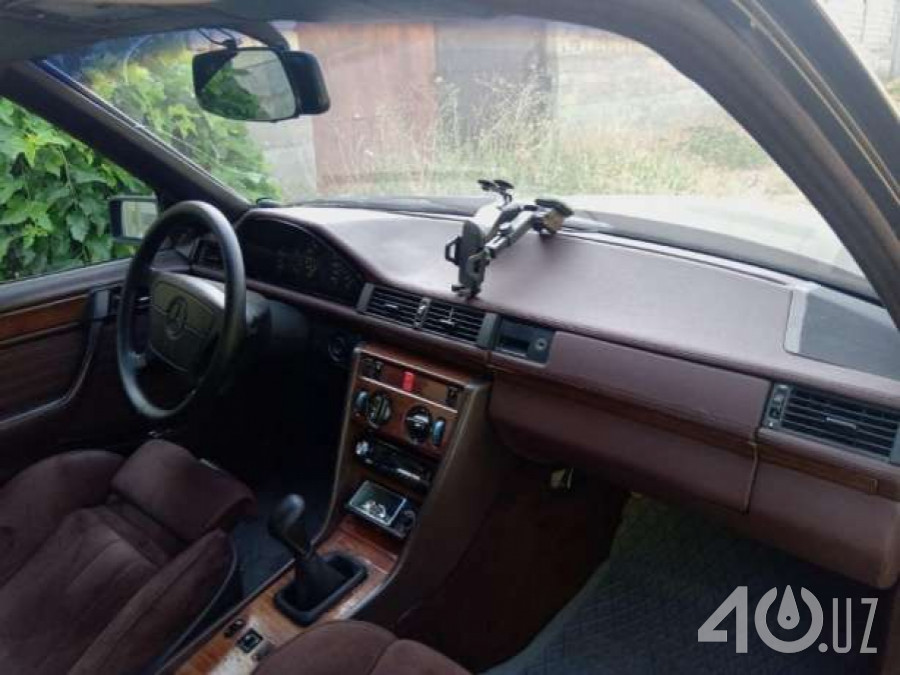 Mercedes-Benz W124