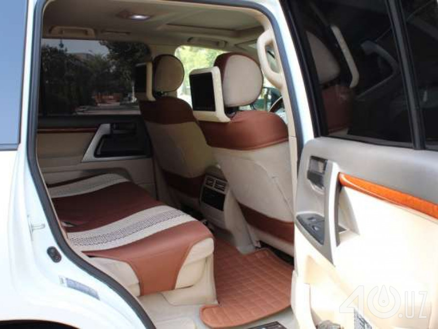 Toyota Land Cruiser 200 Series Рестайлинг 1