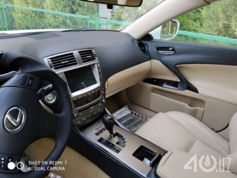 Lexus ES V
