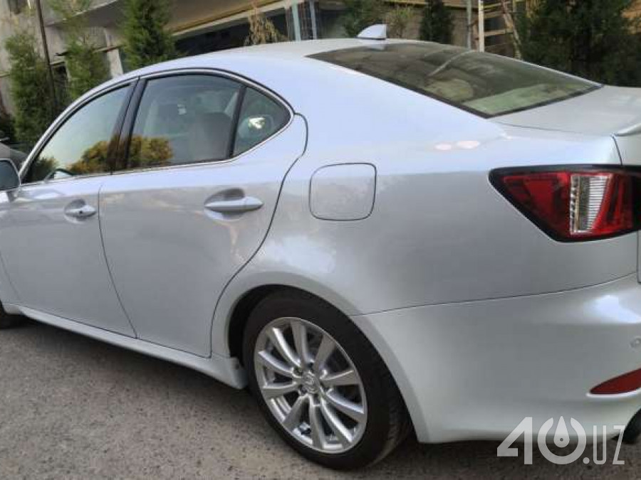 Lexus ES V