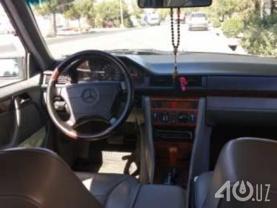 Mercedes-Benz W124