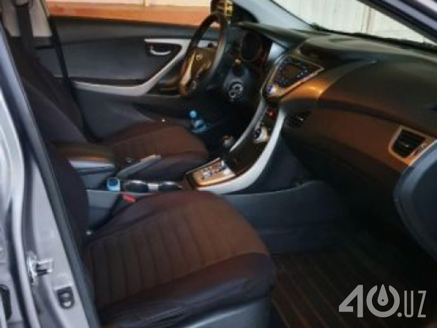 Hyundai Avante V